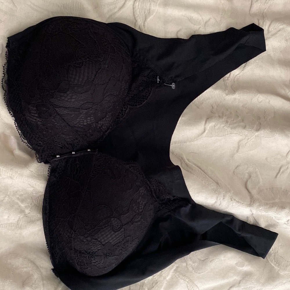 Soft lace black bra